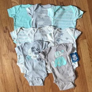8 Gerber 0-3month onesies